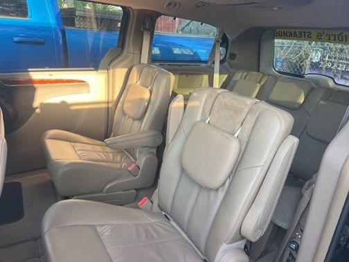 2015 Chrysler Town & Country Limited Platinum