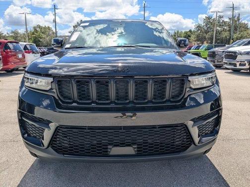 2025 Jeep Grand Cherokee Laredo