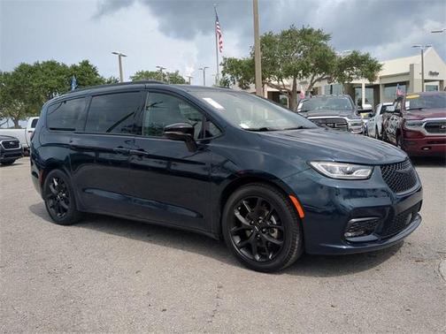 2025 Chrysler Pacifica Limited