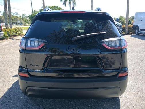 2023 Jeep Cherokee Altitude Lux