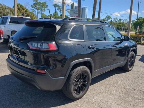2023 Jeep Cherokee Altitude Lux