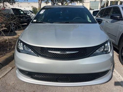 2026 Chrysler Voyager LX