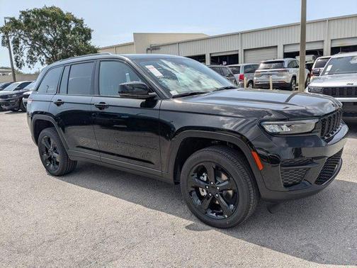 2025 Jeep Grand Cherokee Laredo