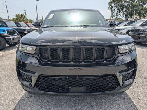 2025 Jeep Grand Cherokee Laredo