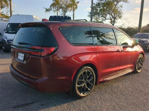 2021 Chrysler Pacifica Touring-L