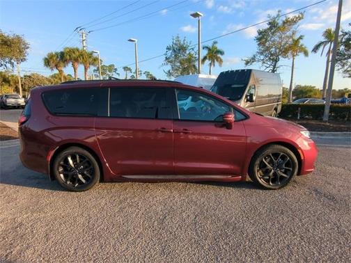 2021 Chrysler Pacifica Touring-L