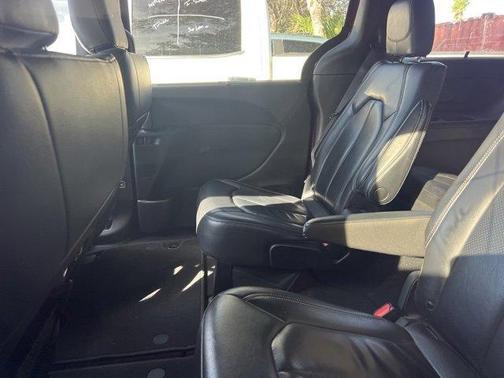 2021 Chrysler Pacifica Touring-L