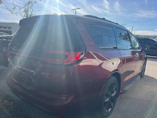 2021 Chrysler Pacifica Touring-L