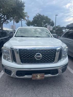 2017 Nissan Titan SV