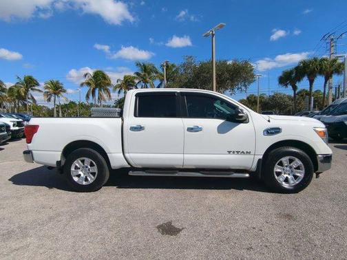 2017 Nissan Titan SV