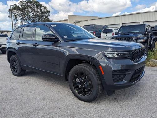 2025 Jeep Grand Cherokee Laredo