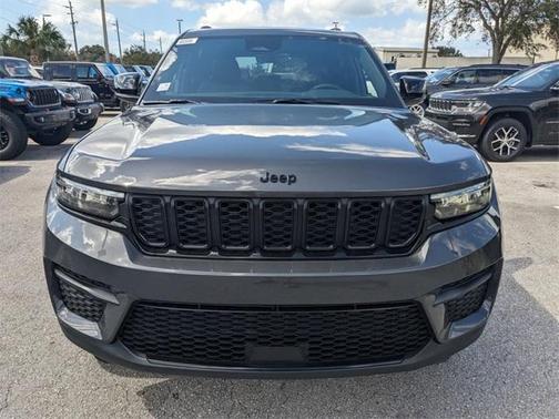 2025 Jeep Grand Cherokee Laredo