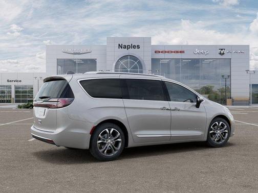 Silver Mist Clearcoat 2026 Chrysler Pacifica Pinnacle
