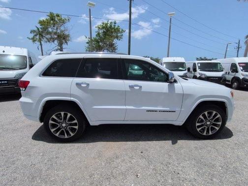 Bright White Clearcoat 2018 Jeep Grand Cherokee Overland