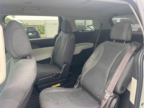 2022 Kia Carnival LX