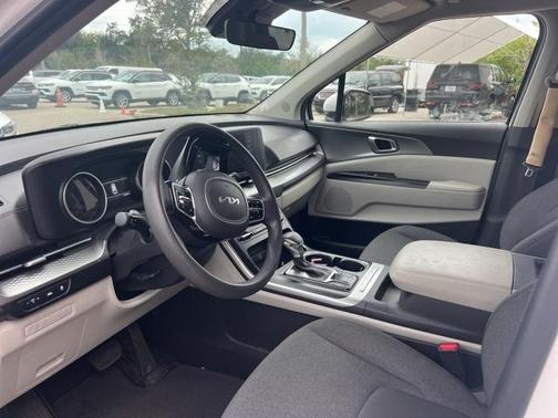 2022 Kia Carnival LX