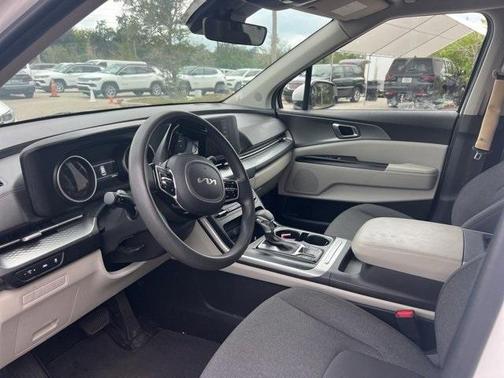 2022 Kia Carnival LX