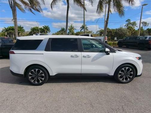 2024 Kia Carnival EX