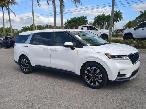 2024 Kia Carnival EX