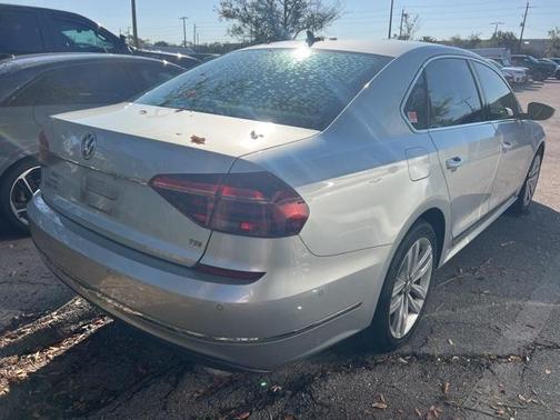 2017 Volkswagen Passat 1.8T SEL Premium