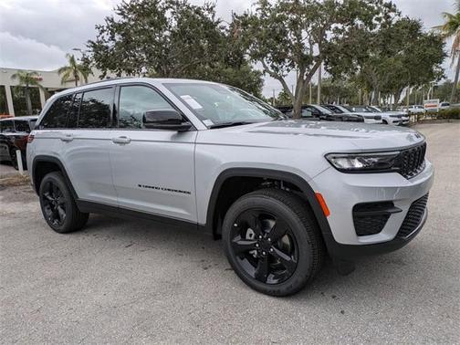 2025 Jeep Grand Cherokee Laredo