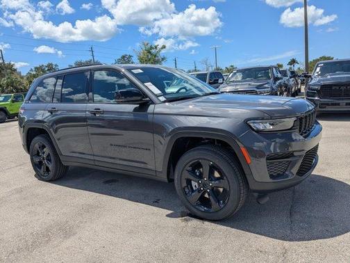 2025 Jeep Grand Cherokee Laredo