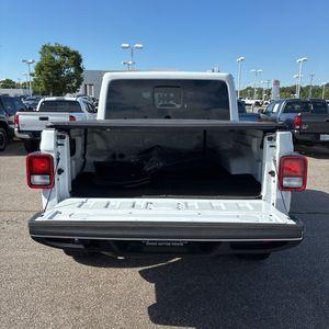 Bright White Clearcoat 2025 Jeep Gladiator Sport