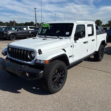 Bright White Clearcoat 2025 Jeep Gladiator Sport