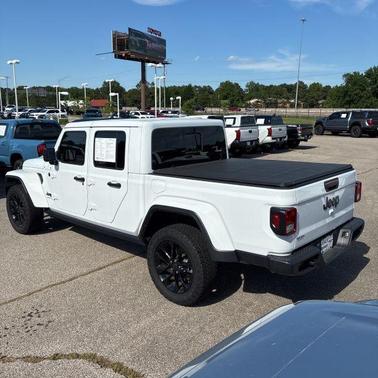 Bright White Clearcoat 2025 Jeep Gladiator Sport