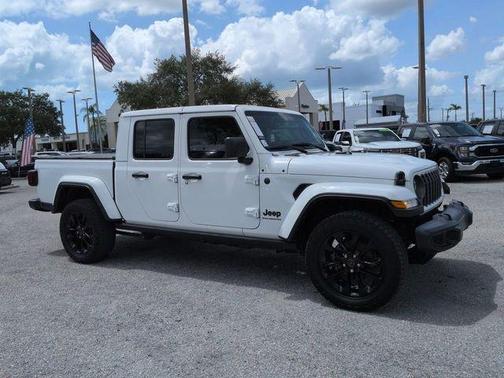 Bright White Clearcoat 2025 Jeep Gladiator Sport