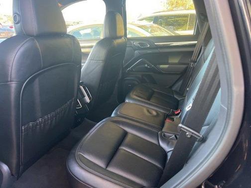 2017 Porsche Cayenne Platinum Edition