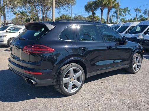 2017 Porsche Cayenne Platinum Edition