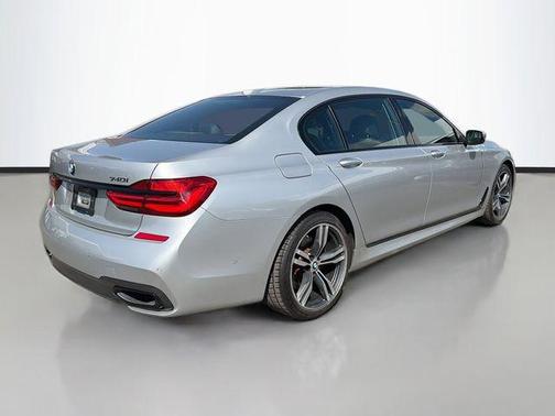 2019 BMW 740 i
