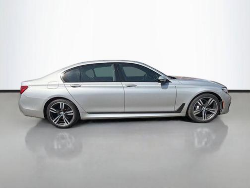 2019 BMW 740 i