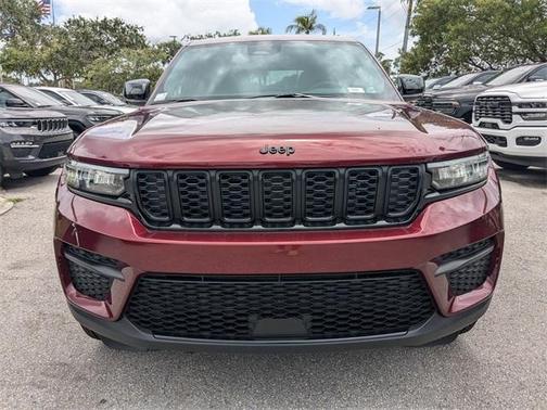 2025 Jeep Grand Cherokee Laredo