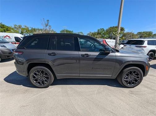 2025 Jeep Grand Cherokee Summit