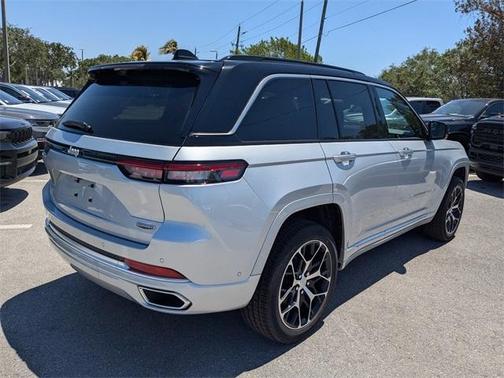2025 Jeep Grand Cherokee Summit