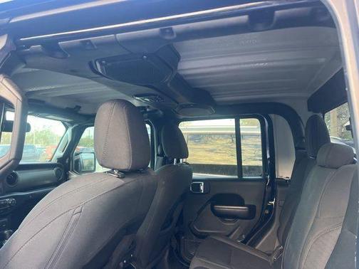 Black Clearcoat 2021 Jeep Gladiator Sport