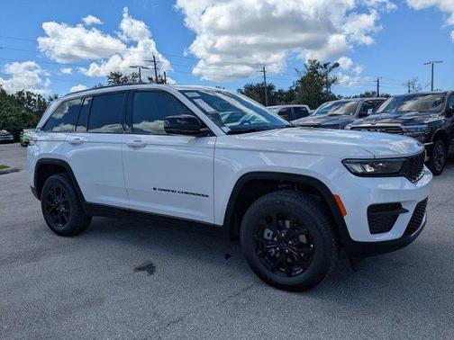 2025 Jeep Grand Cherokee Laredo