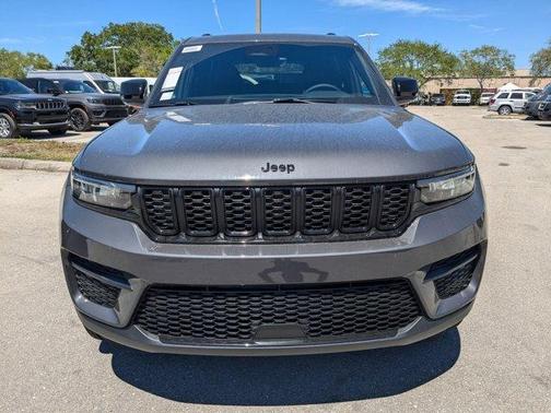 2025 Jeep Grand Cherokee Laredo