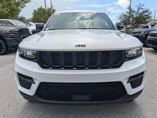 2025 Jeep Grand Cherokee Laredo