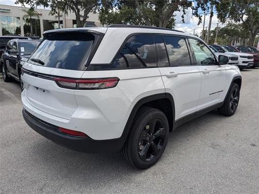 2025 Jeep Grand Cherokee Laredo