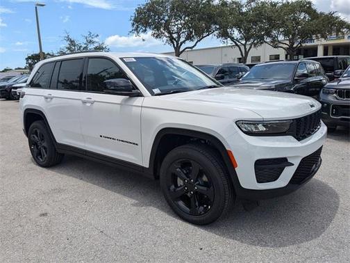 2025 Jeep Grand Cherokee Laredo