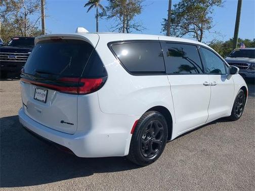 2022 Chrysler Pacifica Hybrid Limited