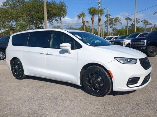 2022 Chrysler Pacifica Hybrid Limited