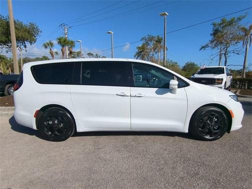 2022 Chrysler Pacifica Hybrid Limited