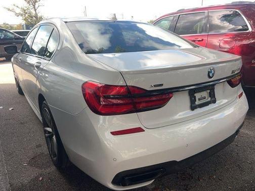 Alpine White 2018 BMW 750 i xDrive