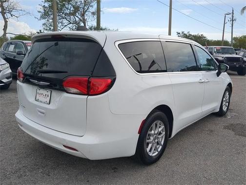 2023 Chrysler Voyager LX