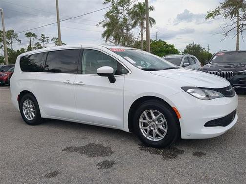 2023 Chrysler Voyager LX