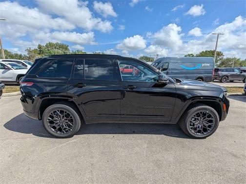 2025 Jeep Grand Cherokee Summit